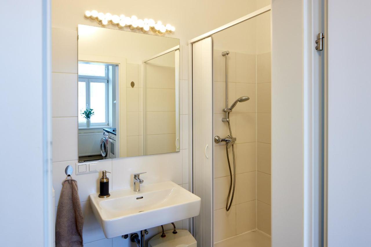 Nice Studio Close To Metro III Viena Exterior foto